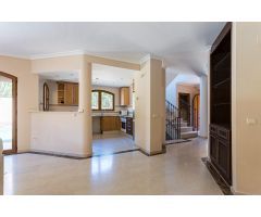 Villa de lujo 3 dormitorios con piscina, garaje doble y sótano de grandes dimensiones