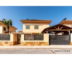 Magnífico chalet independiente de 5 dormitorios, en urb. privada con zonas comunes.