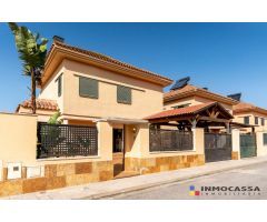 Magnífico chalet independiente de 5 dormitorios, en urb. privada con zonas comunes.