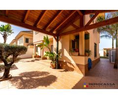 Magnífico chalet independiente de 5 dormitorios, en urb. privada con zonas comunes.