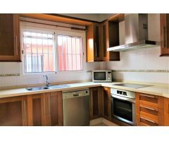 Chalet adosado de esquina en Plaza Almazara - Almensilla