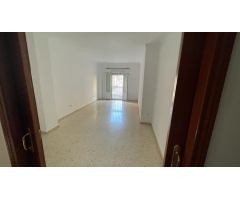 Piso de 3 dormitorios con garaje cerca del metro de San Bernardo