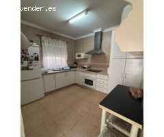 CASA ESQUINA CON TERRAZA EN BUENA ZONA
