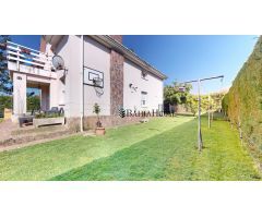???? Chalet impecable con gran jardín en la exclusiva urbanización El Palacio (Sancibrián) ????