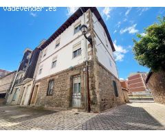 ????? Edificio de Tres Alturas con Patio y Vistas al Río – Oportunidad para Reformar en el Corazón d