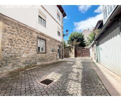 ????? Edificio de Tres Alturas con Patio y Vistas al Río – Oportunidad para Reformar en el Corazón d