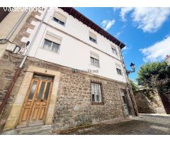 ????? Edificio de Tres Alturas con Patio y Vistas al Río – Oportunidad para Reformar en el Corazón d