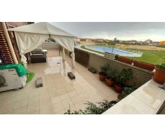 Se vende piso con gran terraza, garage y piscina comunitaria en Santo Domingo (La Rioja) por 125000€