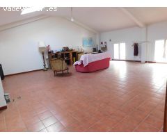 CASA CON PATIO DE 235M2 EN EL CENTRO DE CASARRUBUELOS