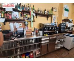 TRASPASO DE BAR RESTAURANTE EN PLENO FUNCIONAMIENTO CON TODA SU CLIENTELA .