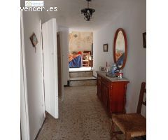 Casa a reformar íntegramente en el centro de Higuera de la sierra