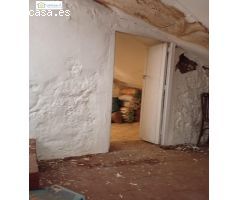 Casa a reformar íntegramente en el centro de Higuera de la sierra