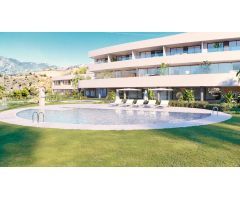 Adosado de lujo en Fuengirola El Higueron con jardín, terraza, garaje y piscina comunitaria.
