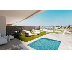 Adosado de lujo en Fuengirola El Higueron con jardín, terraza, garaje y piscina comunitaria.