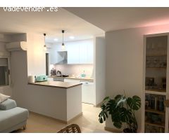 SE VENDE PISO DE TRES DORMITORIOS EN 1º LINEA DE PLAYA DE PONIENTE. BENIDORM