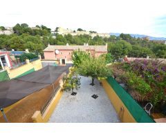 SE VENDE CHALET   DE DE 4 DORMITORIOS EN LA NUCIA ZONA NOU ESPAI