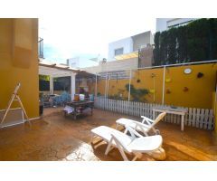 SE VENDE CHALET   DE DE 4 DORMITORIOS EN LA NUCIA ZONA NOU ESPAI