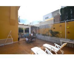 SE VENDE CHALET   DE DE 4 DORMITORIOS EN LA NUCIA ZONA NOU ESPAI