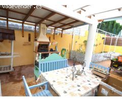 SE VENDE CHALET   DE DE 4 DORMITORIOS EN LA NUCIA ZONA NOU ESPAI