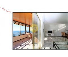 SE VENDE APARTAMENTO CON 4 DORMITORIOS EN PRIMERA LINEA DE PLAYA LEVANTE, BENIDORM!