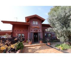 CASA INDEPENDIENTE CON PISCINA URB. ELS BOSCOS