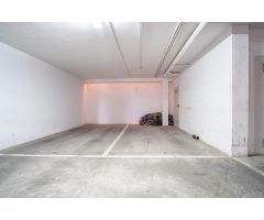 adosado con patio, garaje, trastero y mucha luz ?