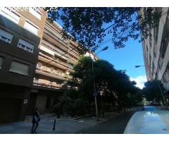 MAGNÍFICO PISO EN PLENA AVENIDA DE MEDINA AZAHARA CON COCHERA Y TRASTERO