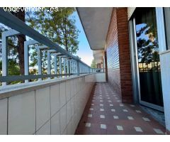 EXCELENTE UBICACIÓN: PISO DE 4 DORMITORIOS CON TERRAZA, EN EL CENTRO