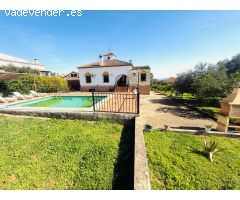 CHALET CON PISCINA  EN HORNACHUELOS ( CORDOBA )