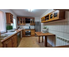 FANTASTICO CHALET UNIFAMILIAR CON PISCINA Y JARDIN PRIVADO.