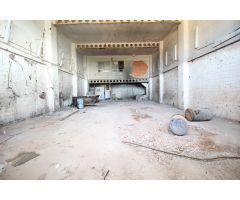NAVE CON VIVIENDA