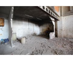 NAVE CON VIVIENDA
