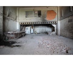 NAVE CON VIVIENDA