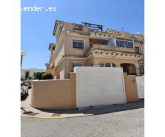 Fantástico duplex con gran terraza en esquina en Villamartin.