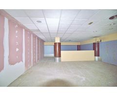 SE VENDE GRAN LOCAL MUY CÉNTRICO TODO ESQUINA