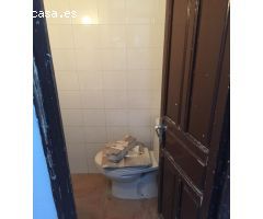 LOCAL COMERCIAL EN VENTA CASI NUEVO EN ZONA PRIVILEGIADA (POSIBLE VIVIENDA)