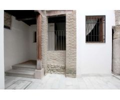 Venta edificio de 8 viviendas  y  3 despachos en Granada capital