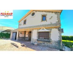 CASA CON TERRENO RÚSTICA DE TRES DORMITORIOS     ZONA PICO PLATA