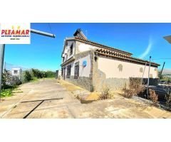 CASA CON TERRENO RÚSTICA DE TRES DORMITORIOS     ZONA PICO PLATA