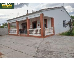 SE VENDE PARCELA HIPOTECABLE CON CASA  Y PISCINA