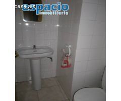 SE ALQUILA LOCAL EN EL CENTRO DE PONFERRADA.