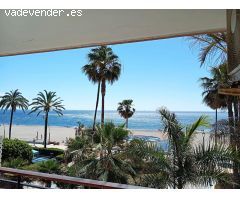 Exclusiva Propiedad en Primera Línea de Playa en Estepona con Potencial de Reforma.
