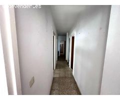 Exclusiva Propiedad en Primera Línea de Playa en Estepona con Potencial de Reforma.