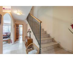 Casa en Ogíjares de 5 dormitorios (1 en planta baja) con piscina a 5 minutos del PTS