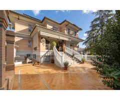 VILLA DE LUJO EN URBANIZACIÓN MONTELUZ