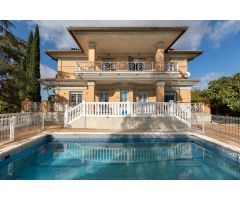 VILLA DE LUJO EN URBANIZACIÓN MONTELUZ