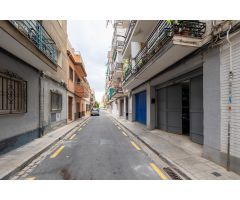 Espacioso local comercial en Zaidín