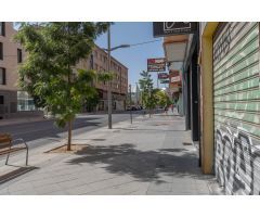 Amplia plaza de aparcamiento en Arabial
