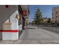Amplia plaza de aparcamiento en Arabial