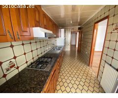 VIVIENDA EN VENTA CON GRAN TERRAZA, PATIO Y LOCAL COMERCIAL EN LA MEJOR  AVENIDA DE LA POBLACIÓN!
